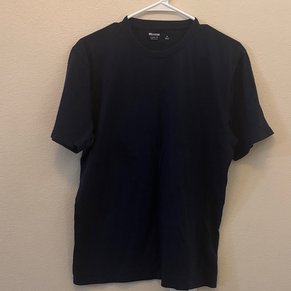 Hollister Men's Dark Blue Crewneck Short Sleeve Tee